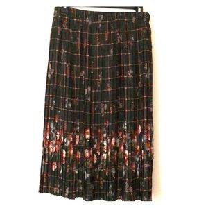Zara midi-skirt from the Trafaluc Collection.